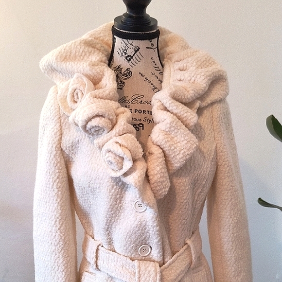 Lady Dutch High Society Elegant Cream Women's Trench Wool Coat. Medium. - Picture 4 of 8